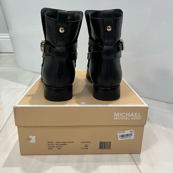 Michael Kors Leather Arley Ankle Boot in Black - Picture 5 of 8